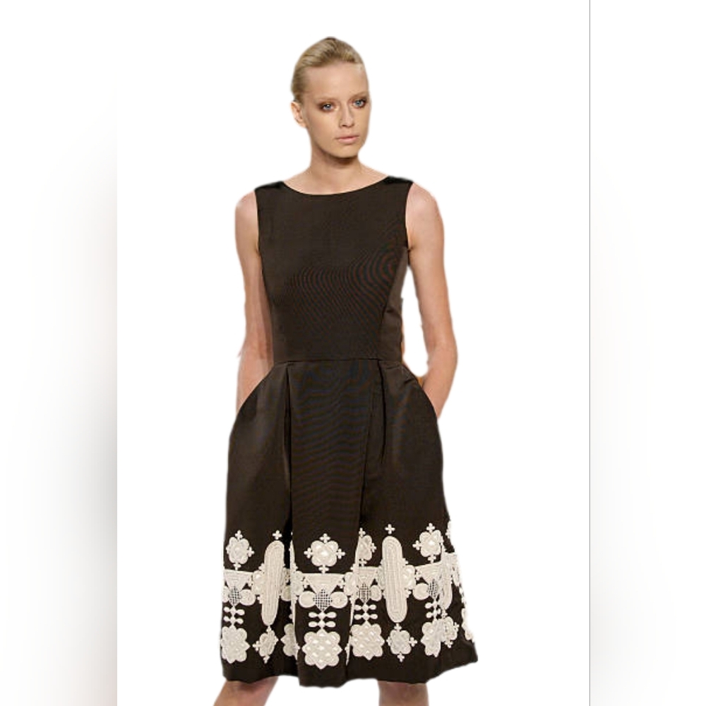 ^□$6,000 OSCAR DE LA RENTA SILK BLK FLORAL RUNWAY MIDI DRESS 8